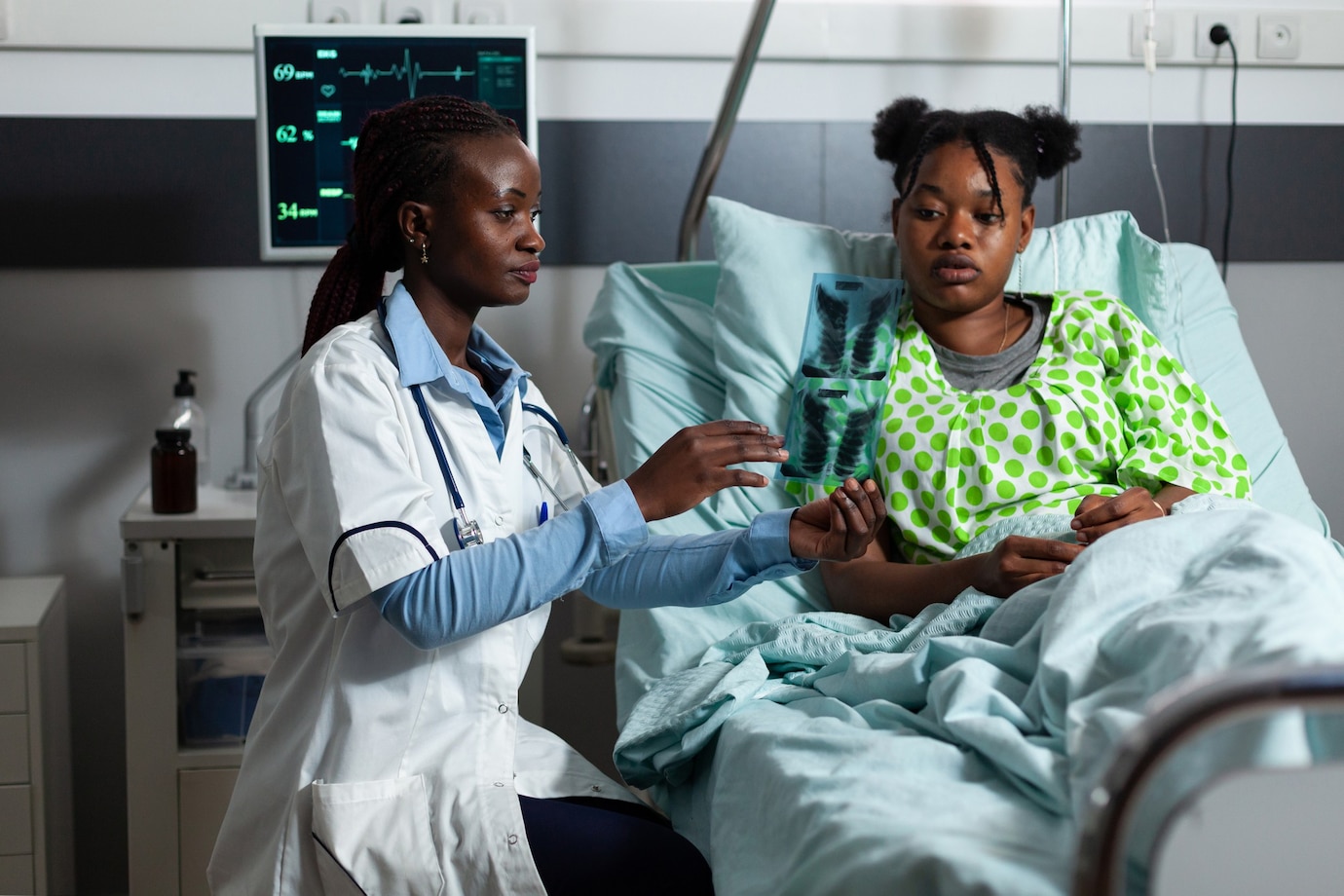 african-american-medic-analyzing-x-ray-scan-diagnosis_482257-8992 african-american-medic-analyzing-x-ray-scan-diagnosis_482257-8992